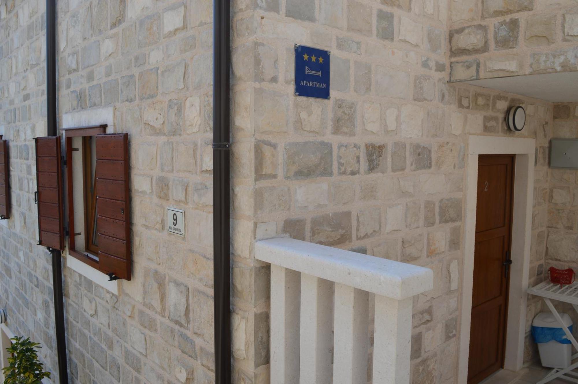 Lea Hvar Town