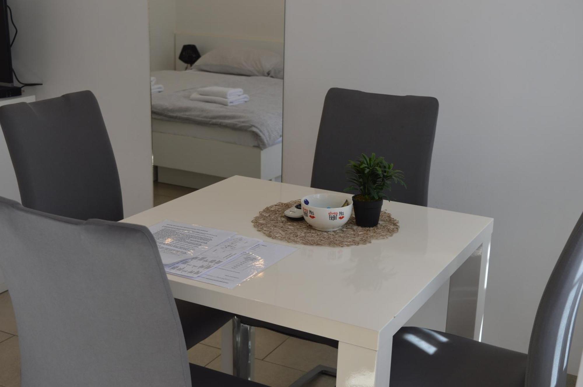 Apartma Lea *
