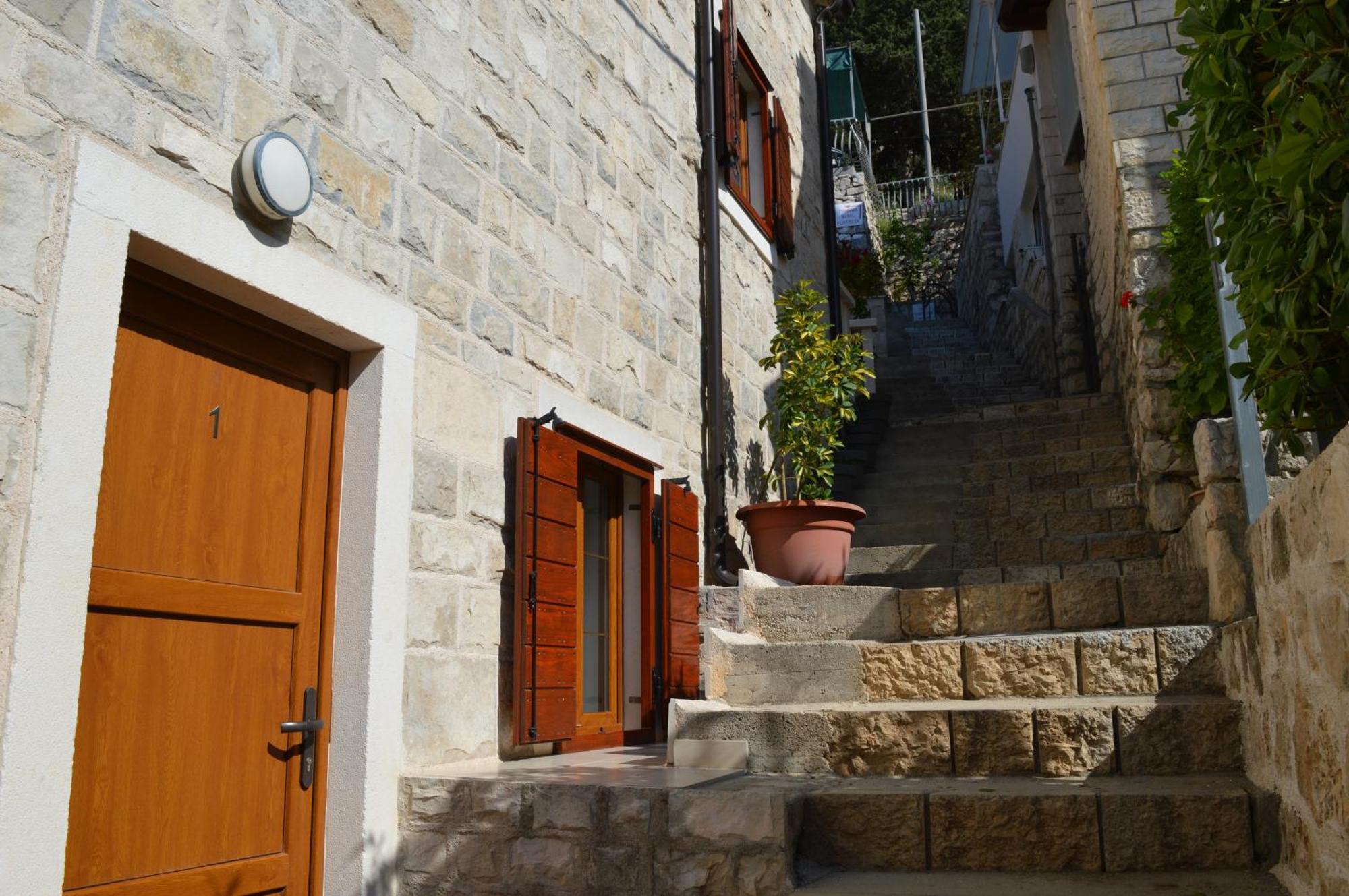 Lea Hvar Town